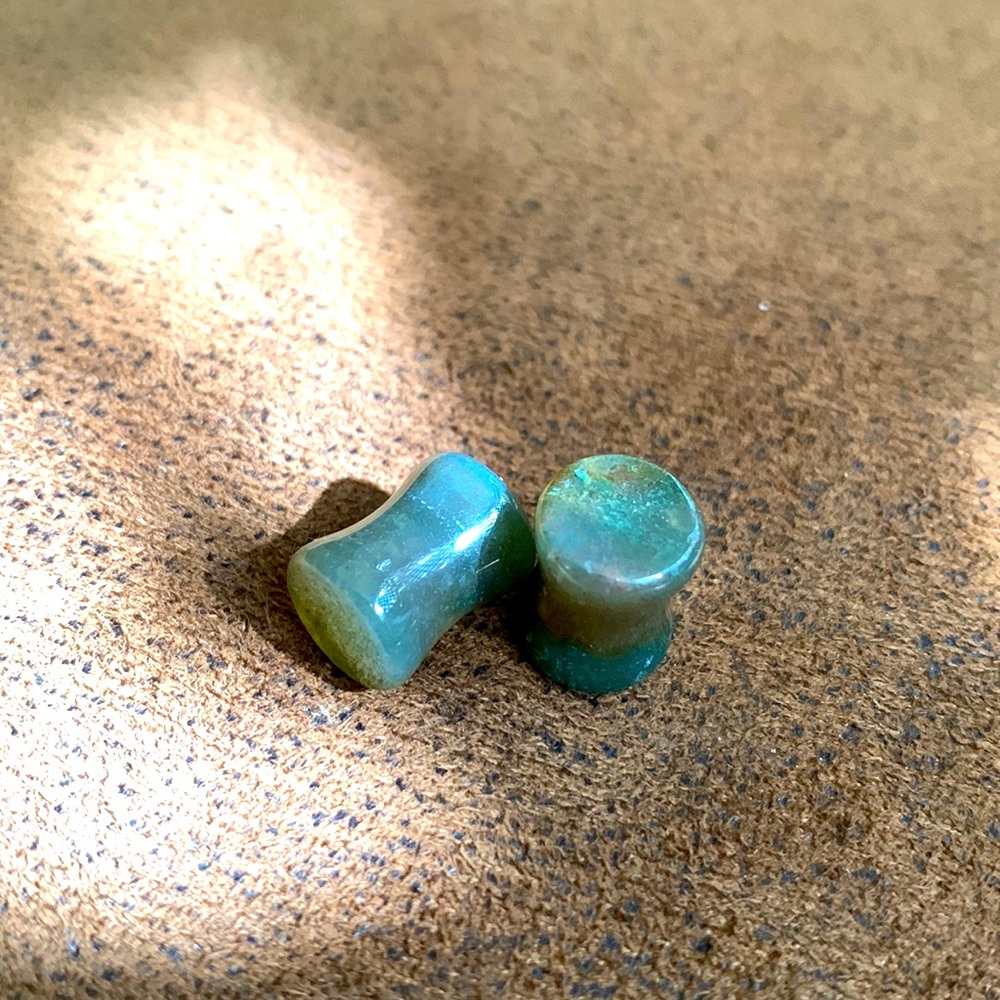 Stone plugs 0g